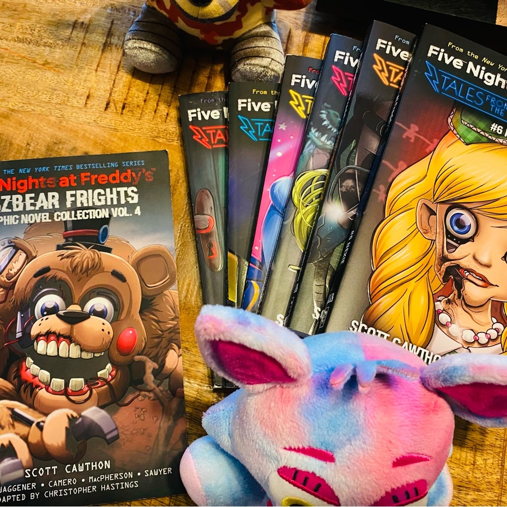 Five Nights at Freddy's Book Set and Two Graphic Novels. Two Bonus Plush.
